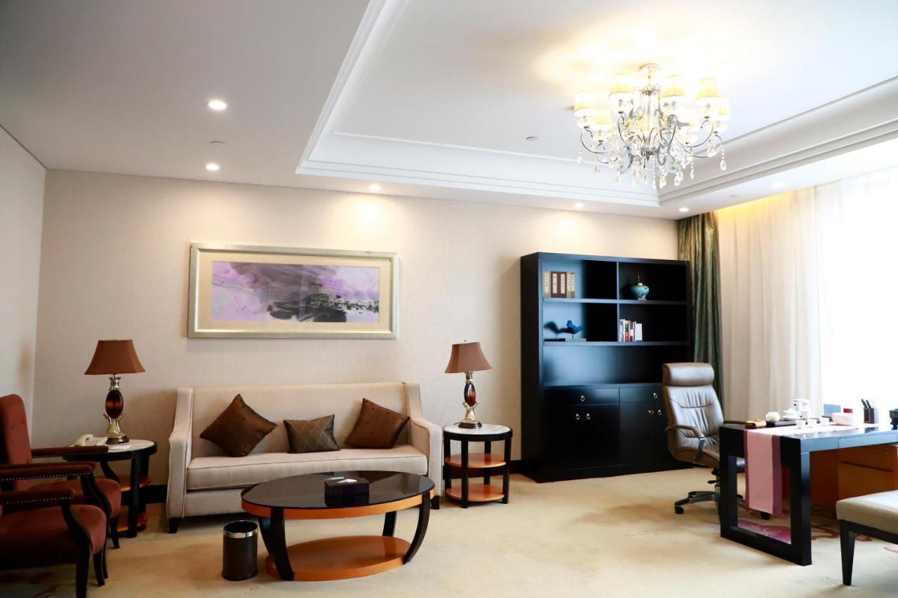 Wyndham Xinyang Downtown Ξενοδοχείο Εξωτερικό φωτογραφία